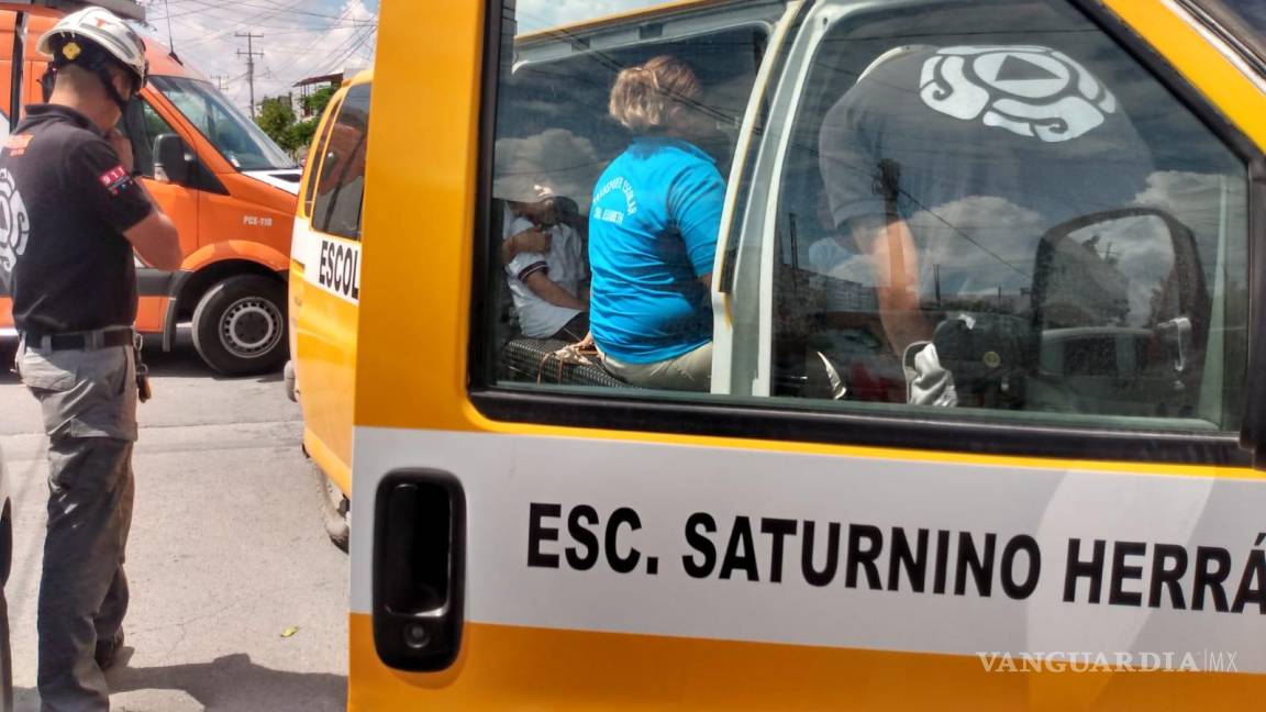 Resultan 17 menores lesionados en choque de transporte escolar en Nuevo león