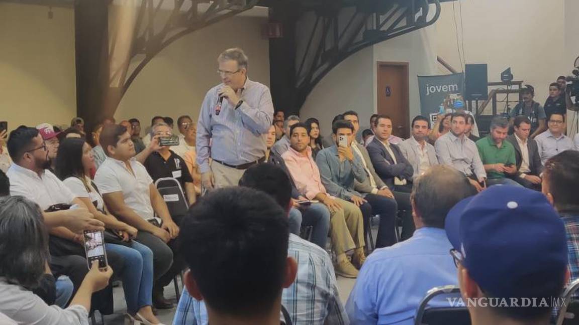 $!El ex canciller Marcelo Ebrard se reunió con jóvenes en el evento denominado “Pregúntale a Marcelo” realizado en Monterrey.