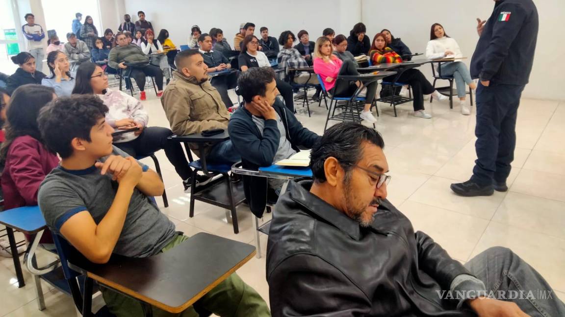 Ofrece Comisario de Seguridad Pública de Torreón plática ante alumnos de la UAdeC