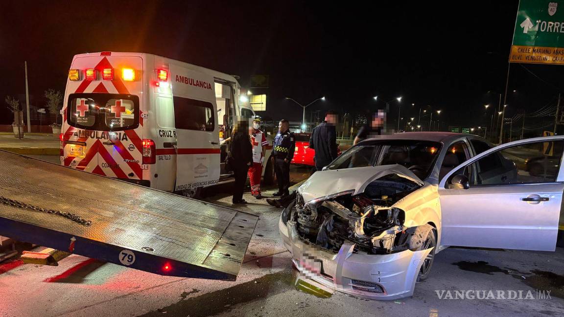 $!Paramédicos de Cruz Roja valoraron a los tripulantes; por fortuna, no hubo lesionados de gravedad.