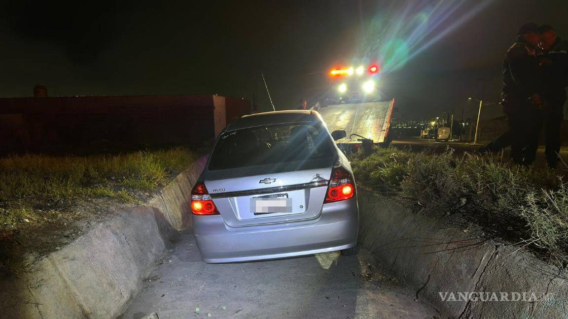 $!Una grúa remolcó la camioneta accidentada al corralón correspondiente.