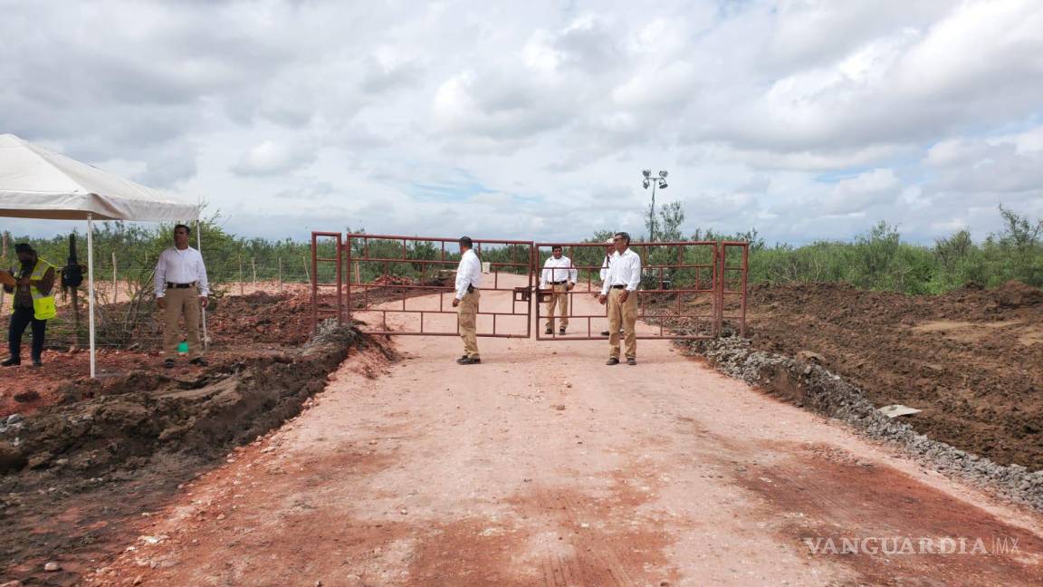 Treinta y tres días después, visita Bartlett la mina El Pinabete