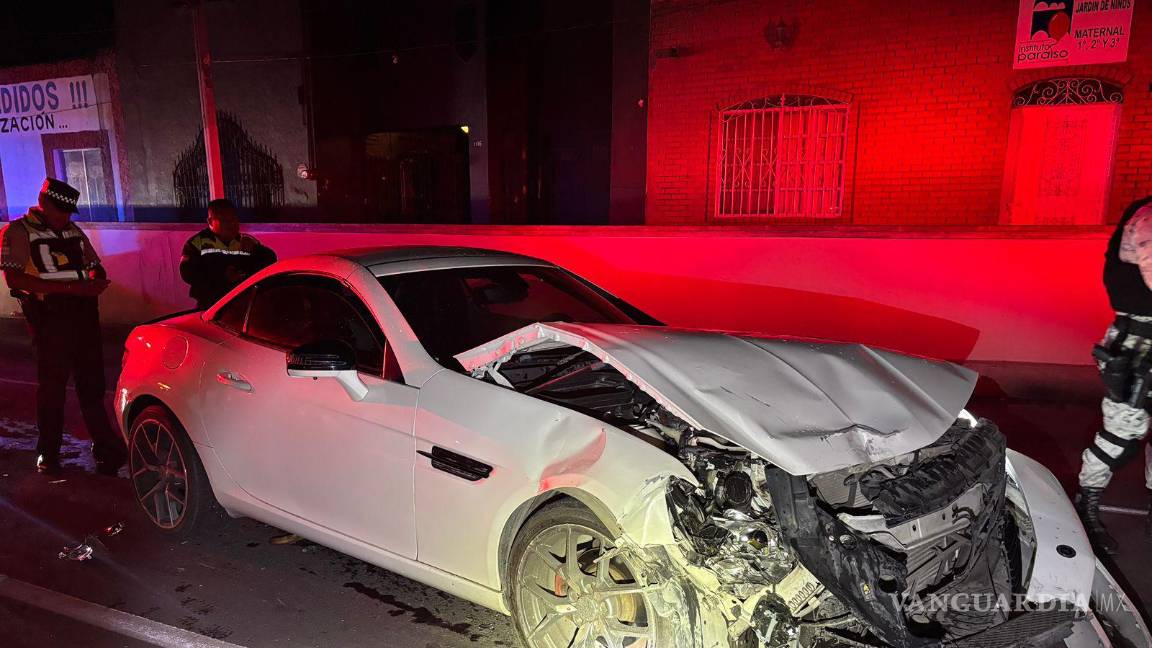 Saltillo: ebrio impacta su Mercedes-Benz contra patrulla de la Guardia Nacional; elementos terminan en el piso