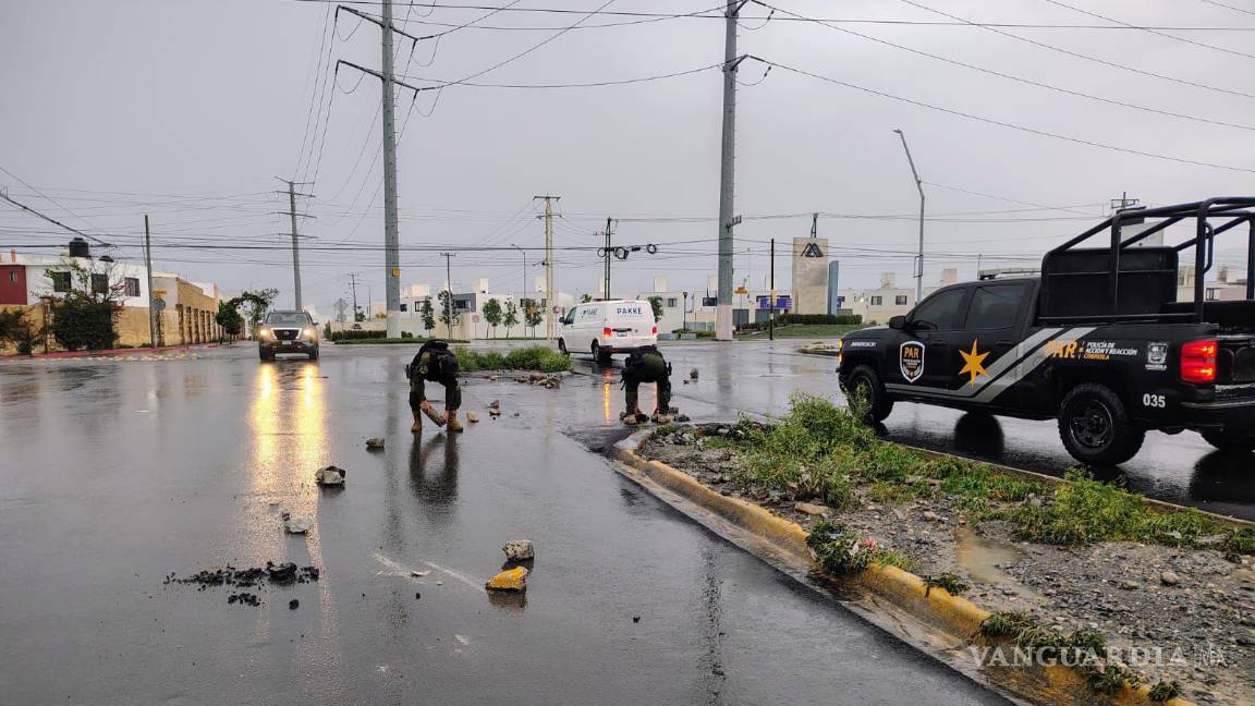 $!La corporación también apoyó en la apertura de rutas seguras para mantener el flujo vehicular en zonas no peligrosas.