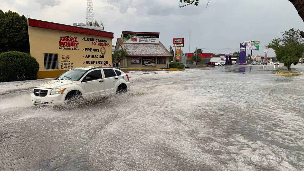 $!Granizo sorprende a saltillenses; tráfico se complica ante fuertes lluvias en diversos sectores