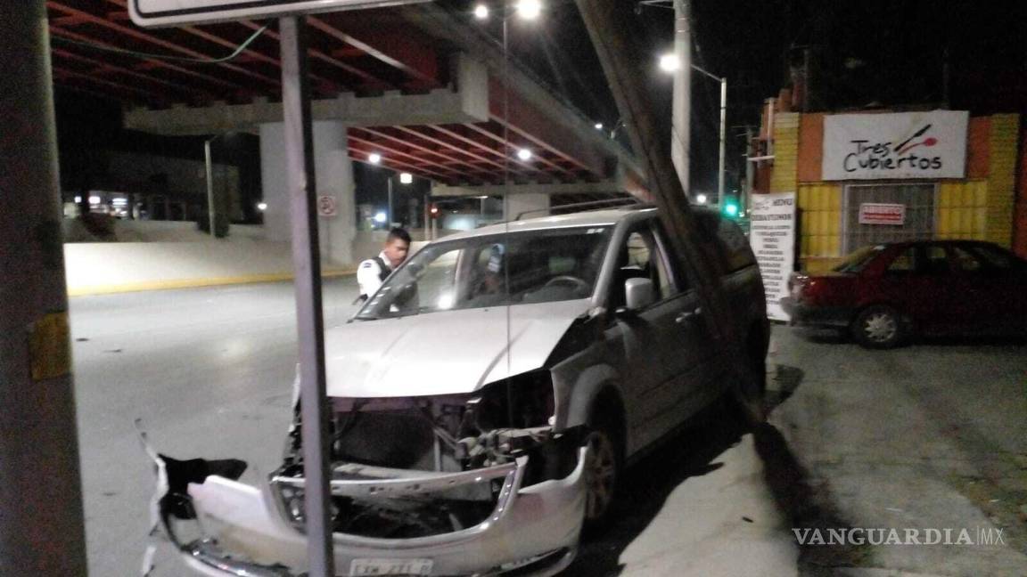 Retorno sin precaución ocasiona fuerte accidente vial en Saltillo