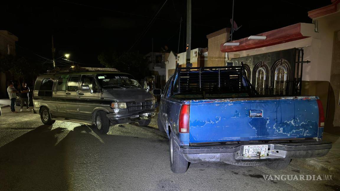 Ebrio proyecta auto contra local, huye y choca dos más en Saltillo; es detenido
