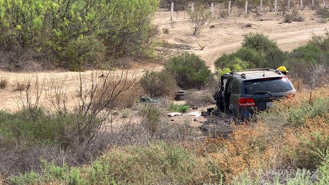 $!Tras el impacto, la camioneta Journey salió de la carretera.