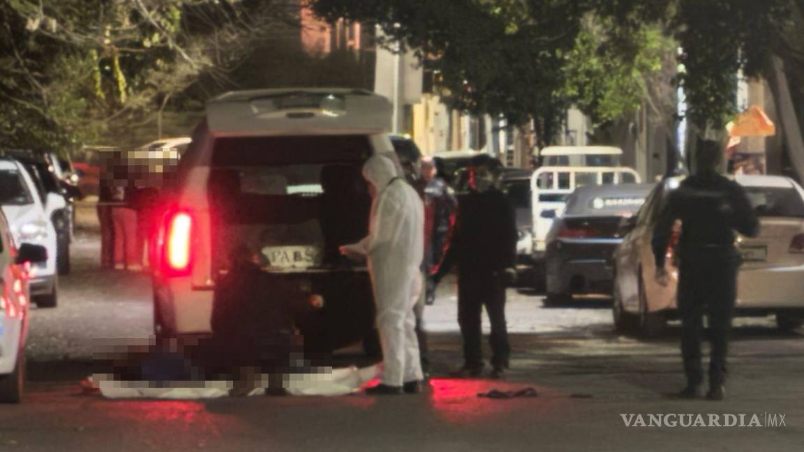 $!Autoridades acudieron a la vivienda donde fue localizado el cuerpo en descomposición.