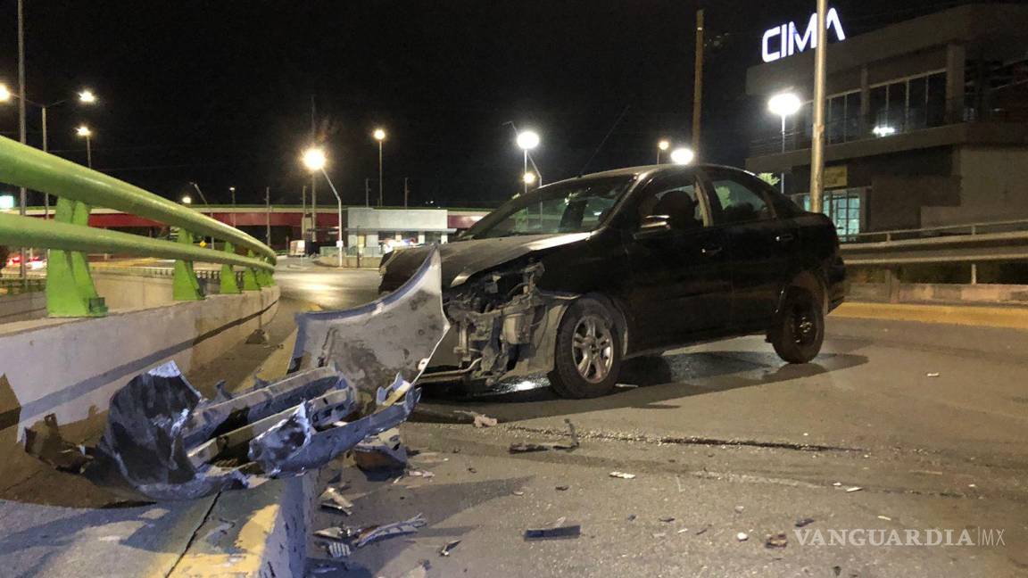 Conductor en presunto estado de ebriedad colisiona y destroza su auto al norte de Saltillo; había chocado antes