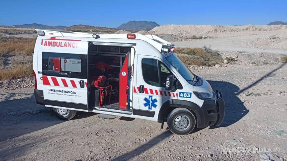 $!Una ambulancia de Bomberos de Ramos Arizpe llegó rápidamente para atender la emergencia.