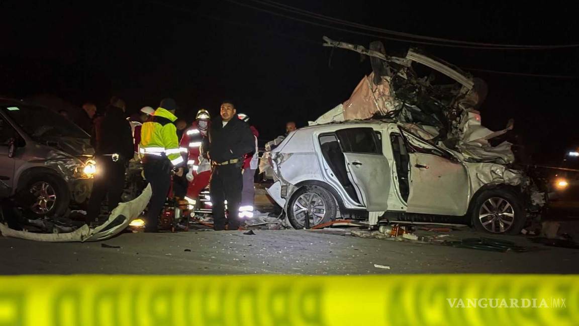 $!Los cuerpos de las víctimas fueron trasladados al Semefo tras concluir las diligencias en el lugar del accidente.
