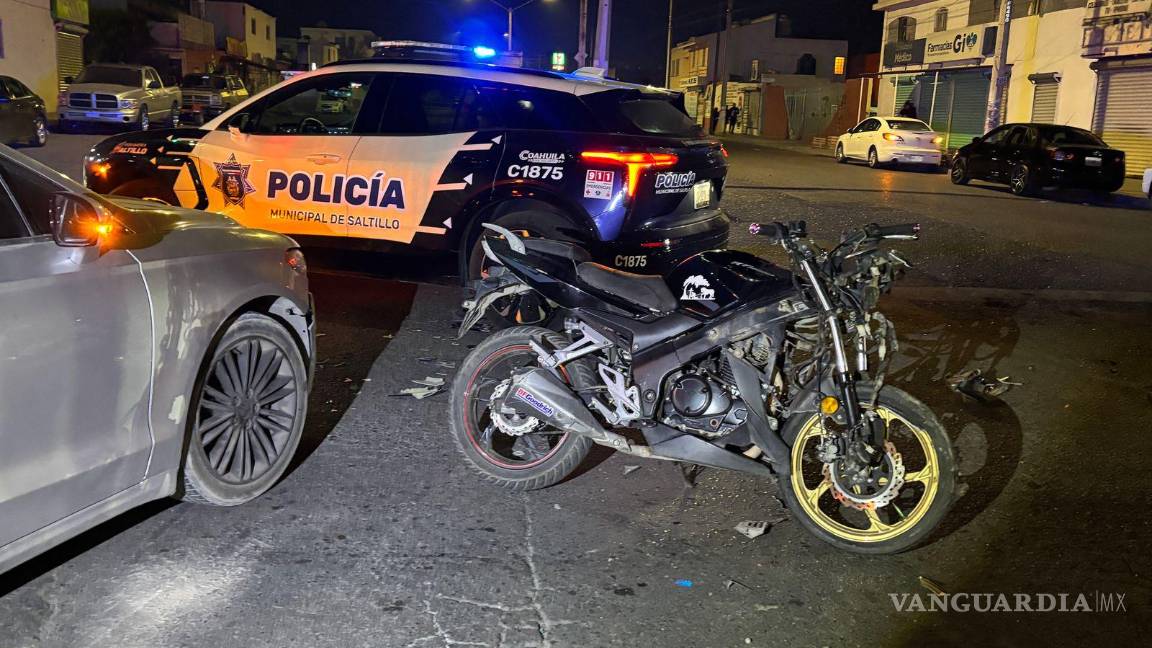 $!Elementos de Tránsito Municipal aseguraron la zona para tomar conocimiento del accidente y proceder con las investigaciones.