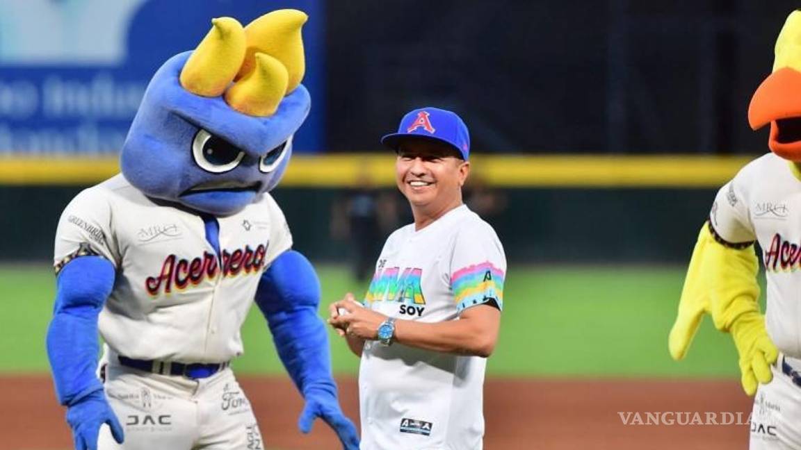 $!El lanzamiento de la primera bola marcó el inicio de una jornada de integración entre municipios coahuilenses.