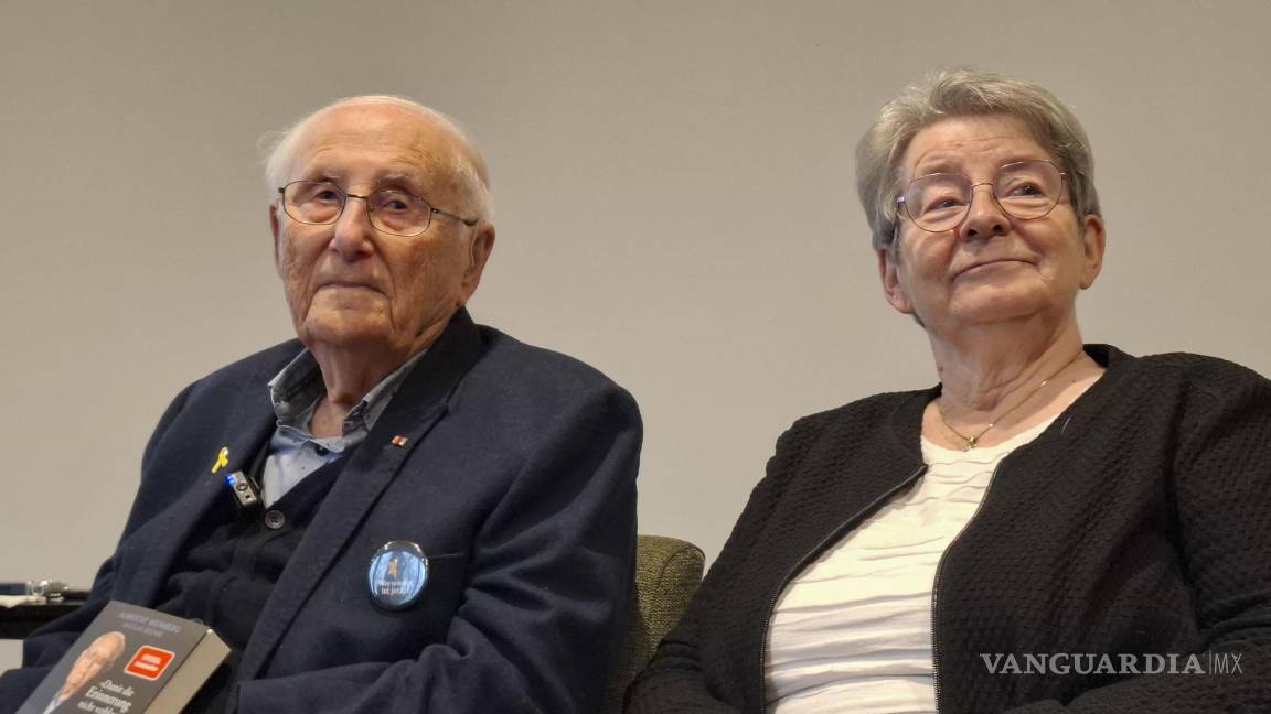 $!Albrecht Weinberg, superviviente de Auschwitz posa junto a su cuidadora y amiga Gerda Dänekas.