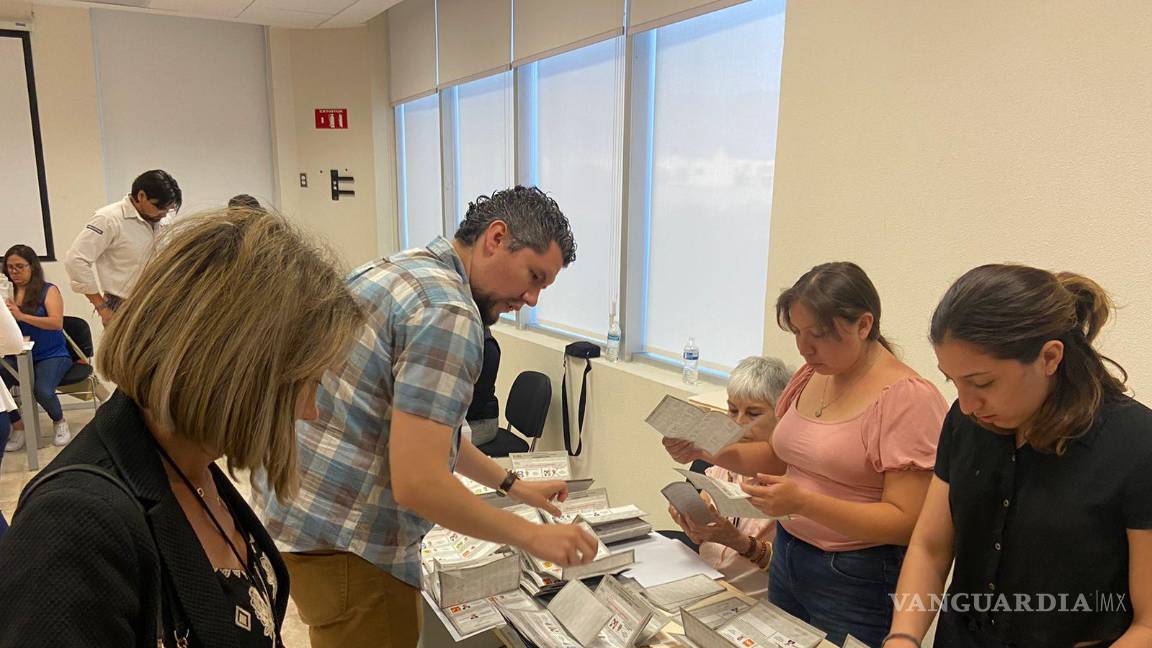 $!También dio inicio el conteo de voto en modalidades a distancia; voto de mexicanos en el extranjero; de personas en prision preventiva y de voto asistido.