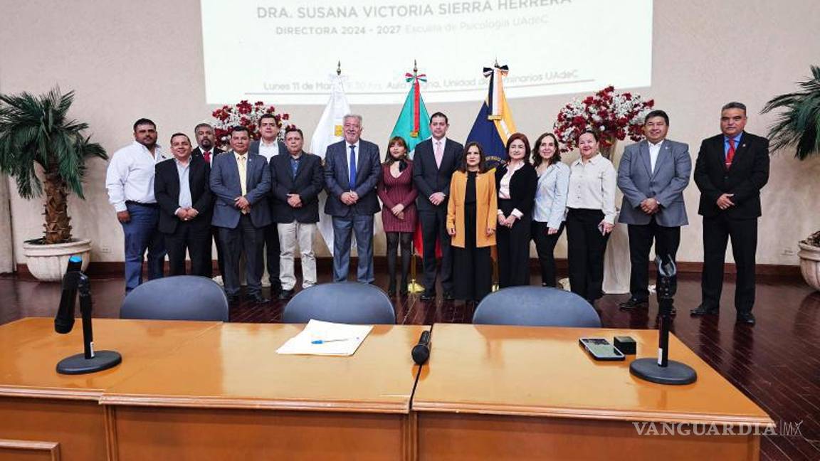 $!Integrantes del Consejo Directivo y funcionariado universitario atestiguaron la ceremonia de ratificación de la directora de la Escuela de Psicología en Monclova.