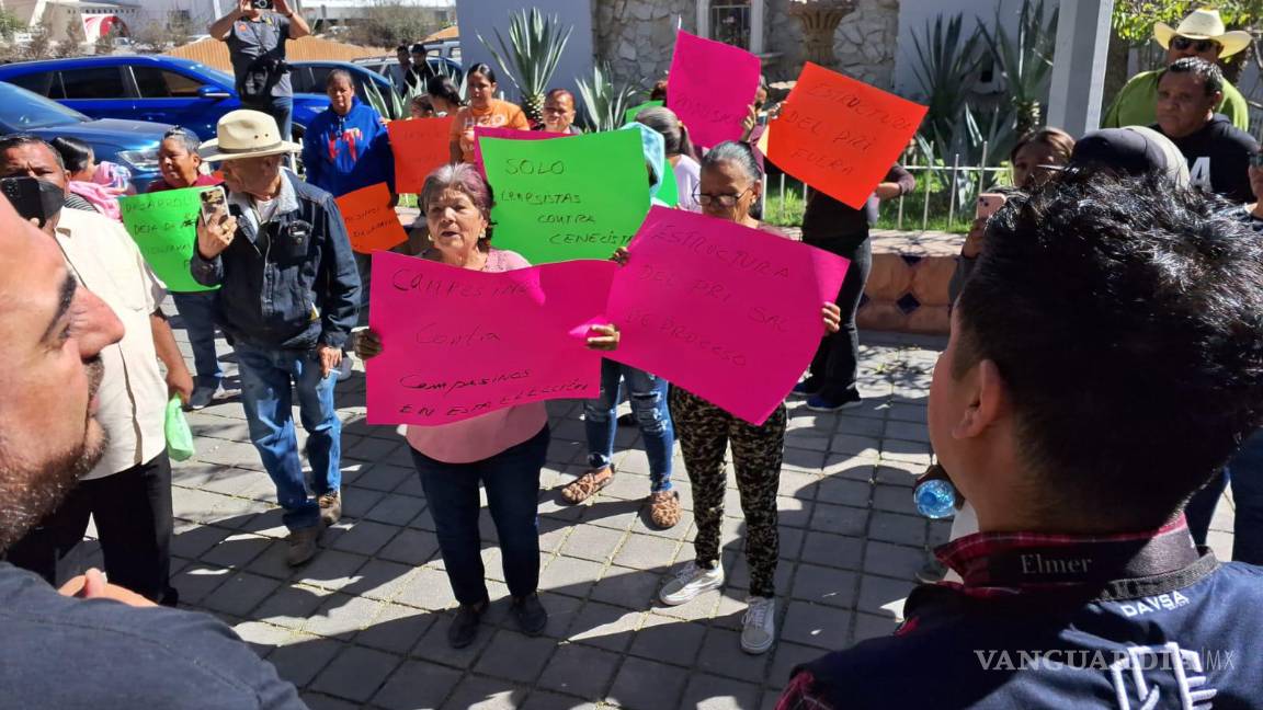 Exigen campesinos de Torreón elecciones libres: protestan contra injerencia municipal