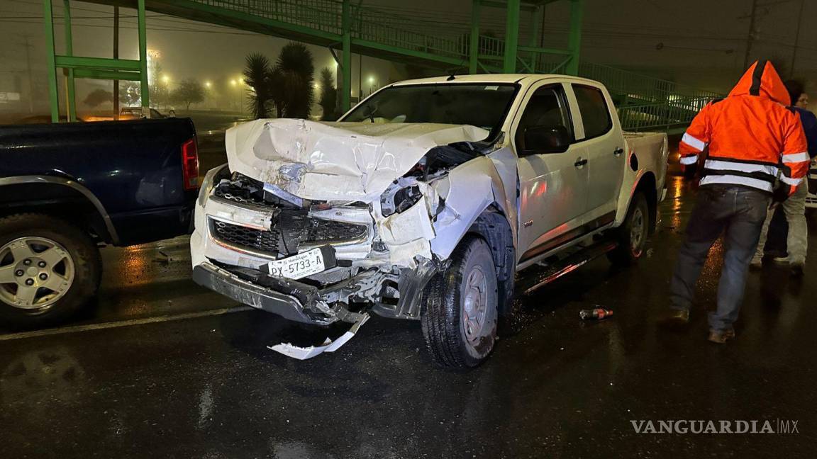 Carambola de camionetas al sur de Saltillo; no respetan su distancia de seguridad y colisionan