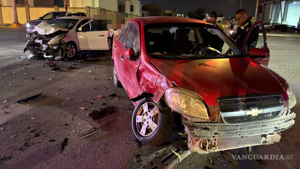 Da vuelta prohibida y causa choque al norte de Saltillo; conductora iba con aliento alcohólico