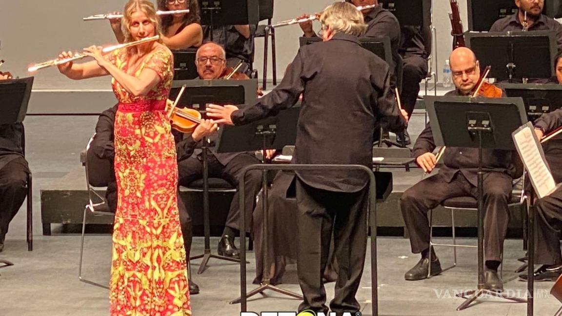 $!El programa II de la temporada 2025 de la Orquesta Sinfónica de la UANL tuvo el acierto de darle juego a una virtuosa de casa, porque habiendo nacido en Suiza, Stefanie es regia por adopción.