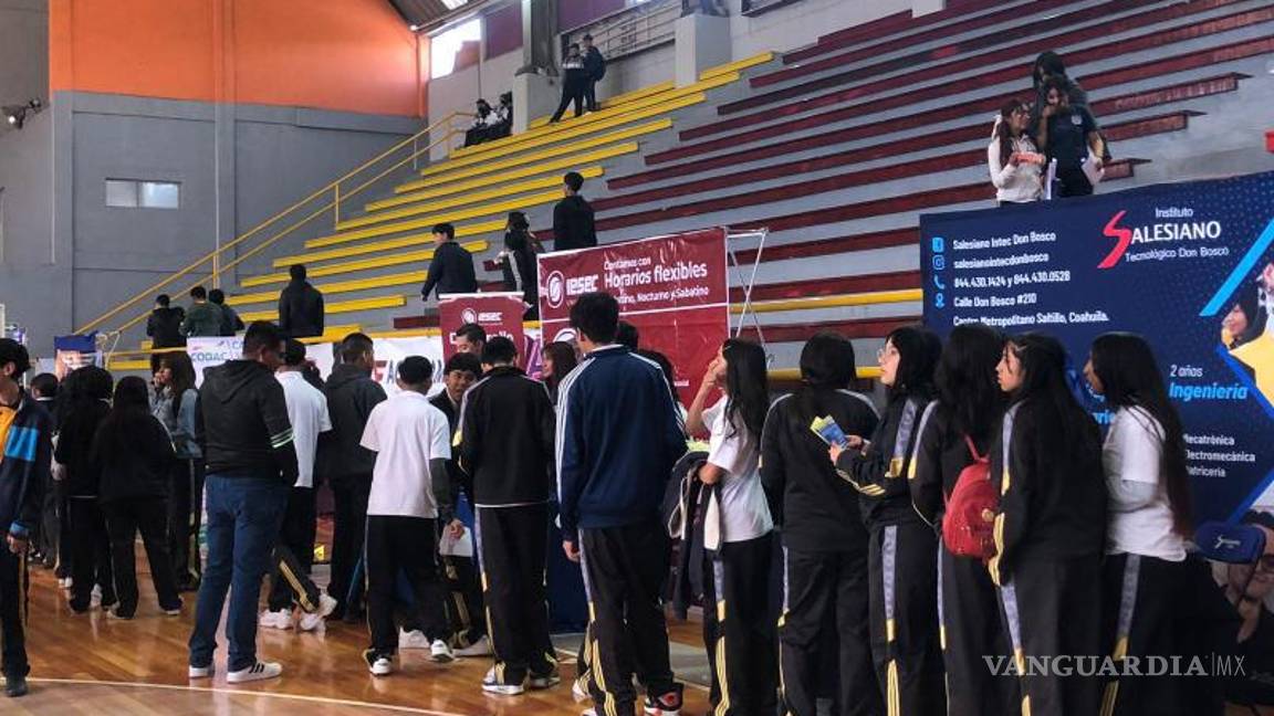 $!Más de mil alumnos de diversas secundarias acudieron a la Expo Preparatoria.