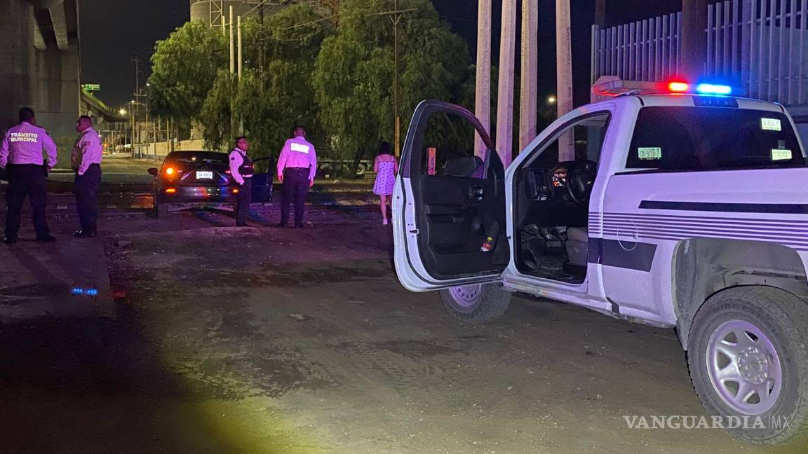 Conductor y copiloto quedan atrapados en vías del tren en Saltillo