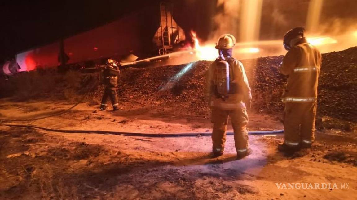 $!Autoridades de la Fiscalía General del Estado llegaron al lugar del accidente para iniciar las diligencias correspondientes y determinar las causas del trágico suceso.