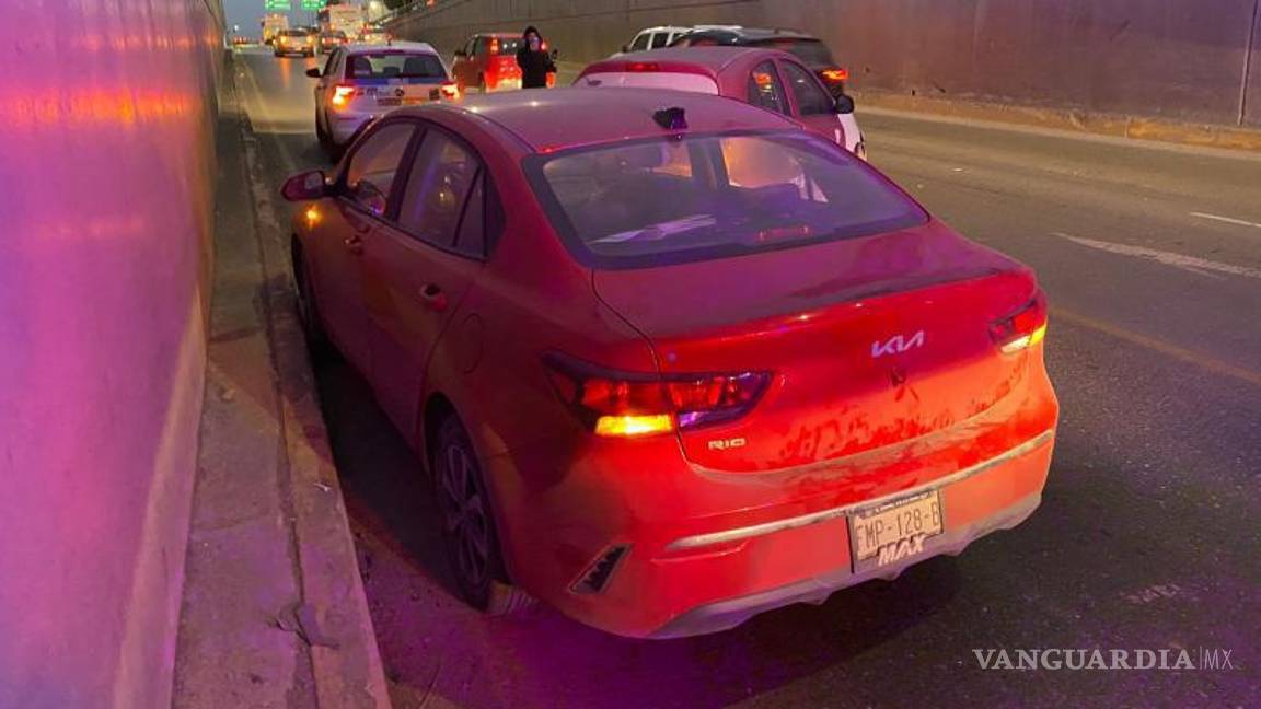 $!La circulación en el periférico Luis Echeverría Álvarez fue restablecida después del retiro de los autos accidentados.