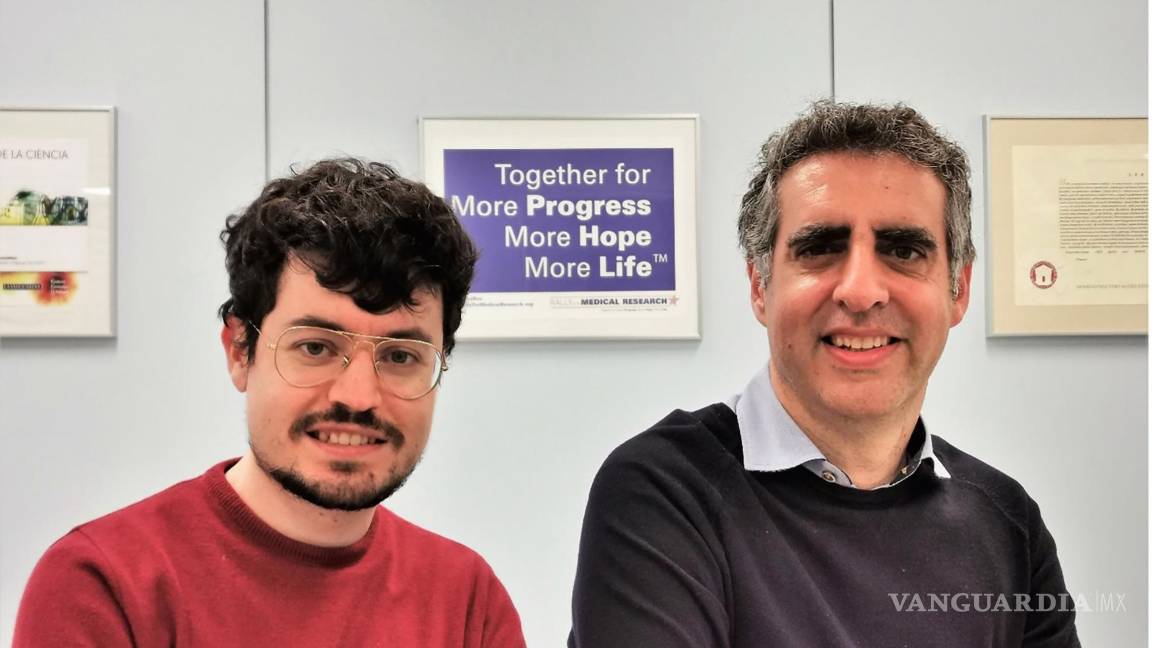 $!Carlos García Prieto (izq.) y Manel Esteller (der.), Investigadores del Instituto de Investigación contra la Leucemia Josep Carreras.