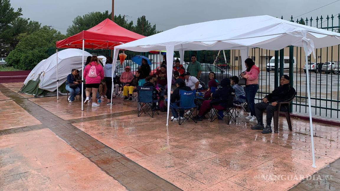 $!La lluvia no fue obstáculo para los fanáticos de la artista.