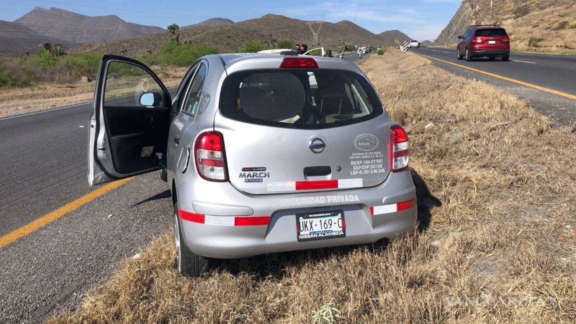 Conductor vuelca sobre la carretera Torreón-Saltillo, no se reportan heridos