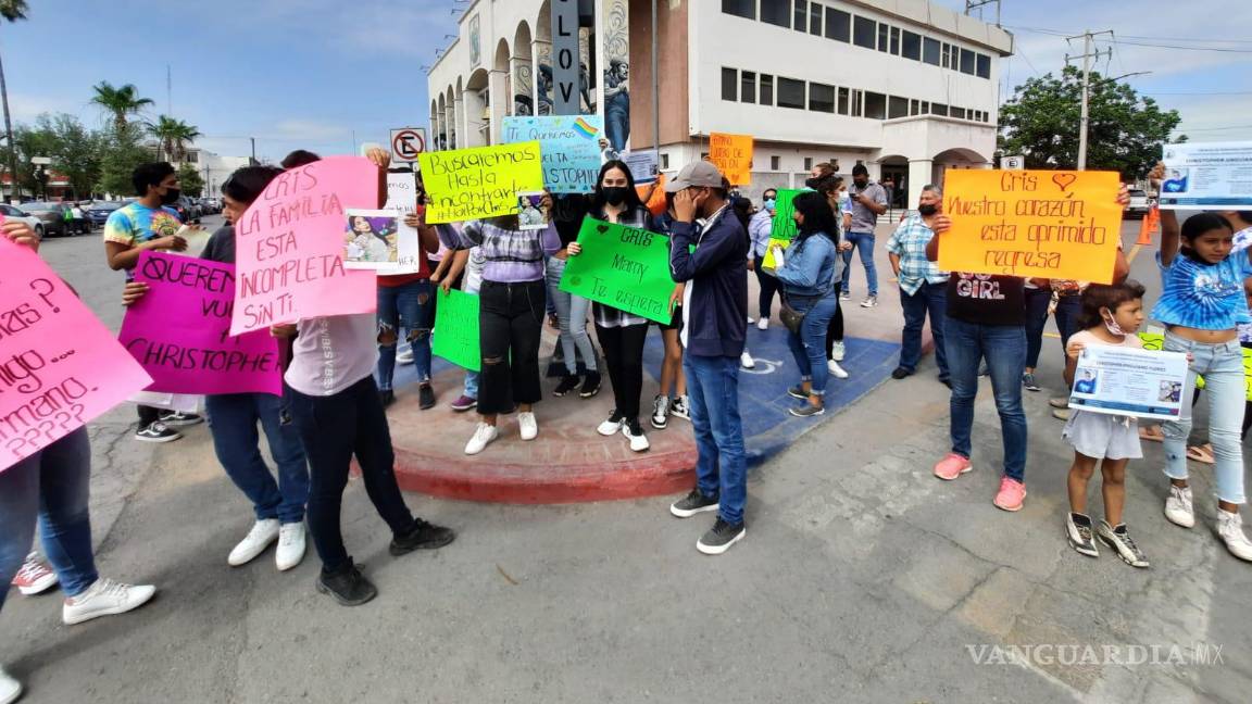 Se manifiestan familia y amigos de Chris Anguiano; bloquean calles del centro de Monclova