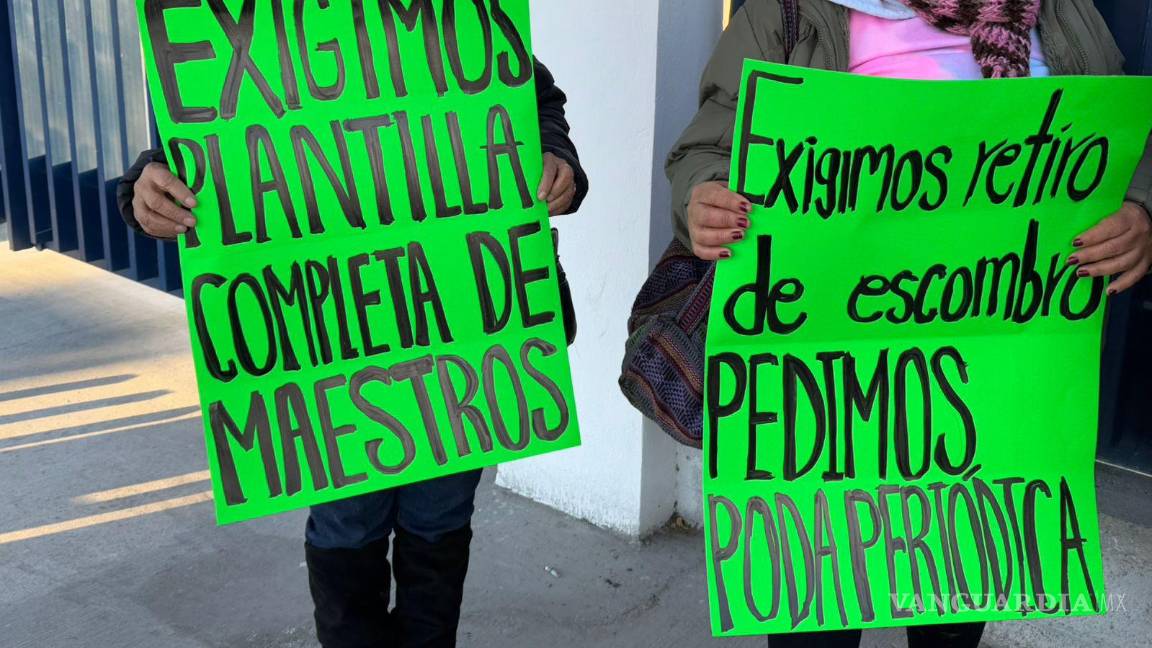 $!Alumnos del plantel enfrentan problemas académicos graves, como la falta de clases en diversas materias y calificaciones injustificadas, según los manifestantes.