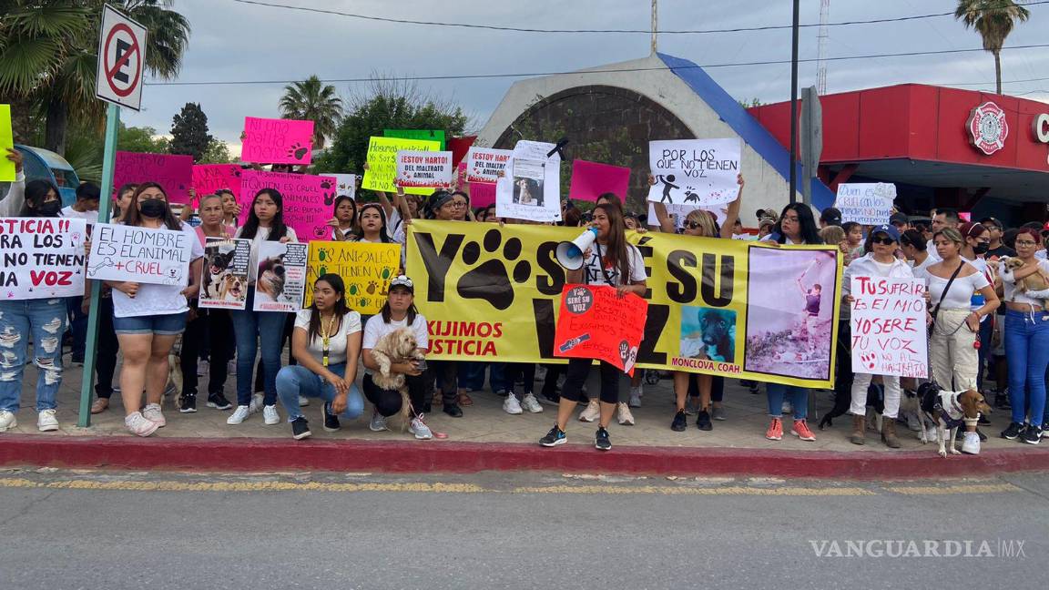 $!Manifestaron su rechazo total a la masacre que cometieron los elementos de Bomberos de Monclova.
