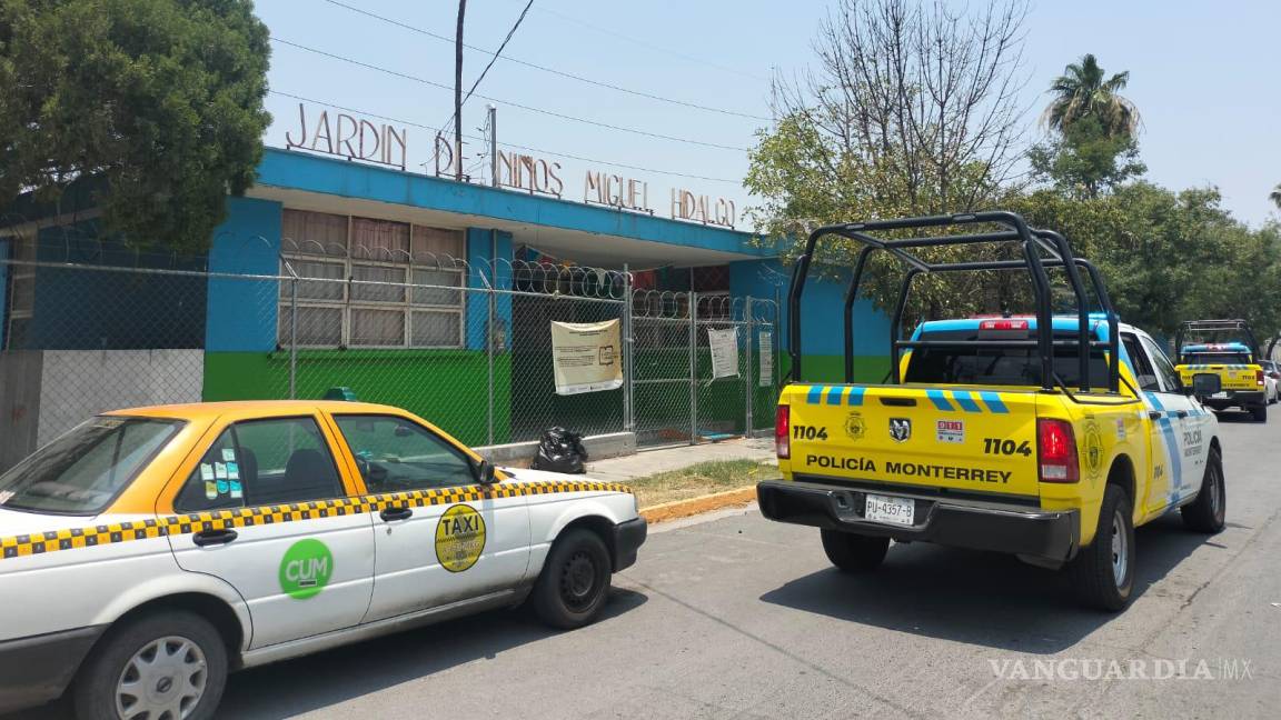 Hombre agrede a mordidas a policías de Monterrey que lo detienen en un jardín de niños