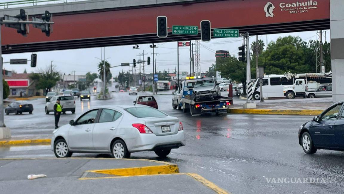 $!La interrupción en el funcionamiento de los semáforos contribuyó al caos vehicular en la zona afectada.