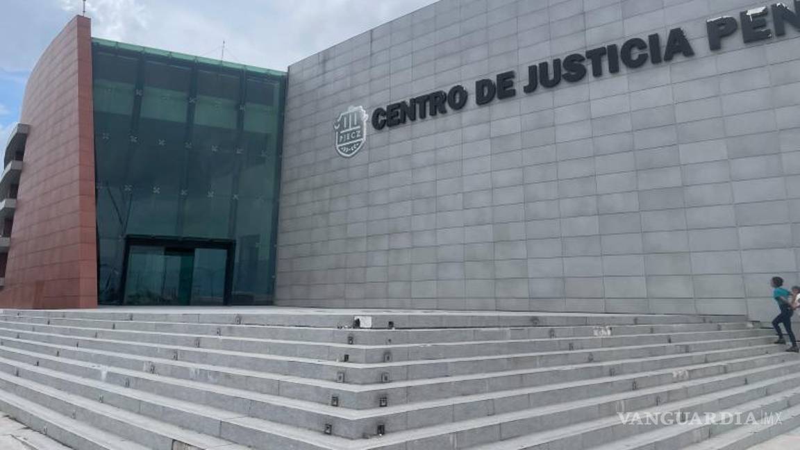 $!La jueza determinó que el acusado enfrente el proceso en prisión ante el riesgo de que pueda sustraerse de la justicia.