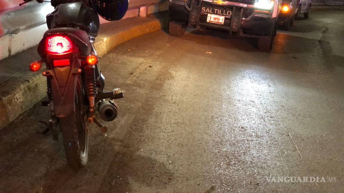 Saltillo: motociclista en estado de ebriedad derrapa y deja lesionada a su acompañante