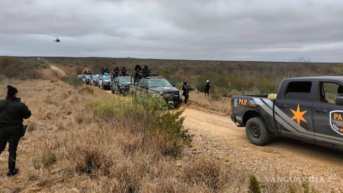 $!Convoy de patrullas recorriendo una brecha rural en el norte del estado.