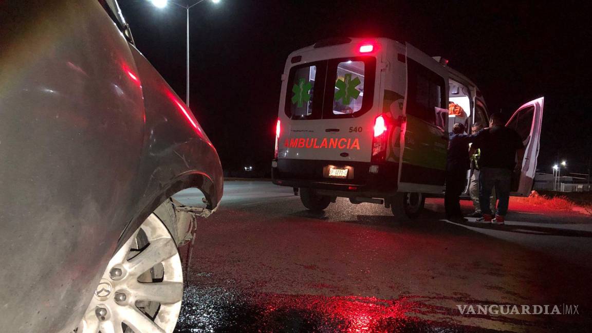 $!Autoridades locales acudieron al lugar del accidente para asegurar la zona y evitar más percances.