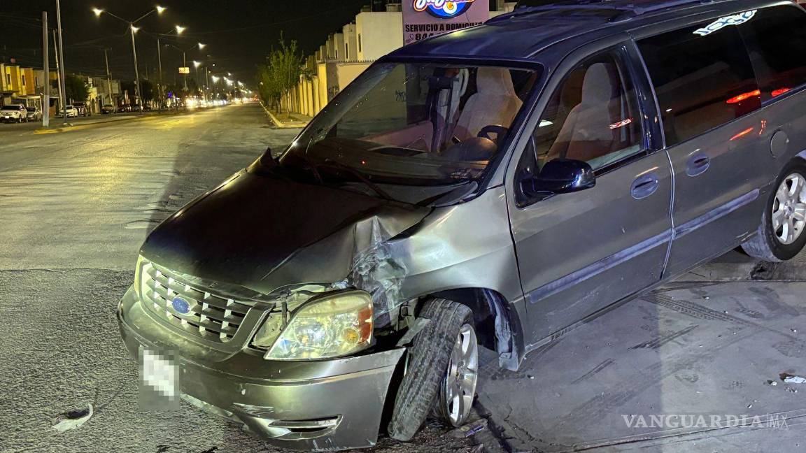 $!Elementos de Tránsito Municipal aseguraron el área tras recibir el reporte de automovilistas.