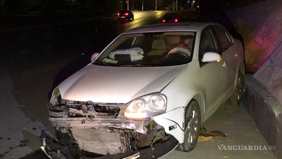 $!Al tomar una curva que se ubica a la altura del Instituto Tecnológico de Monterrey, presuntamente la mujer se quedó dormida tras el volante.