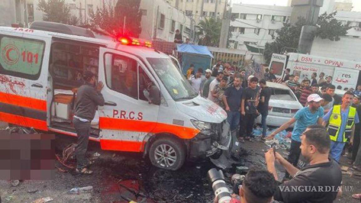 Bombardean convoy de ambulancias en Gaza; decenas de palestinos habrían muerto