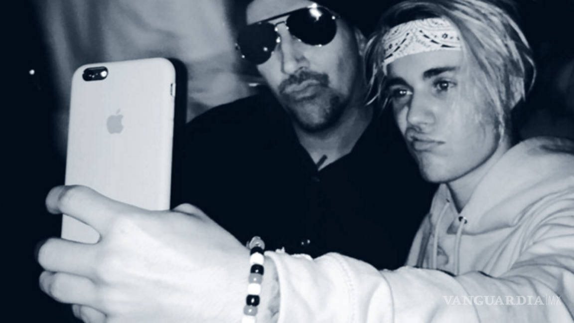 Justin Bieber y Manson se toman 'selfie'