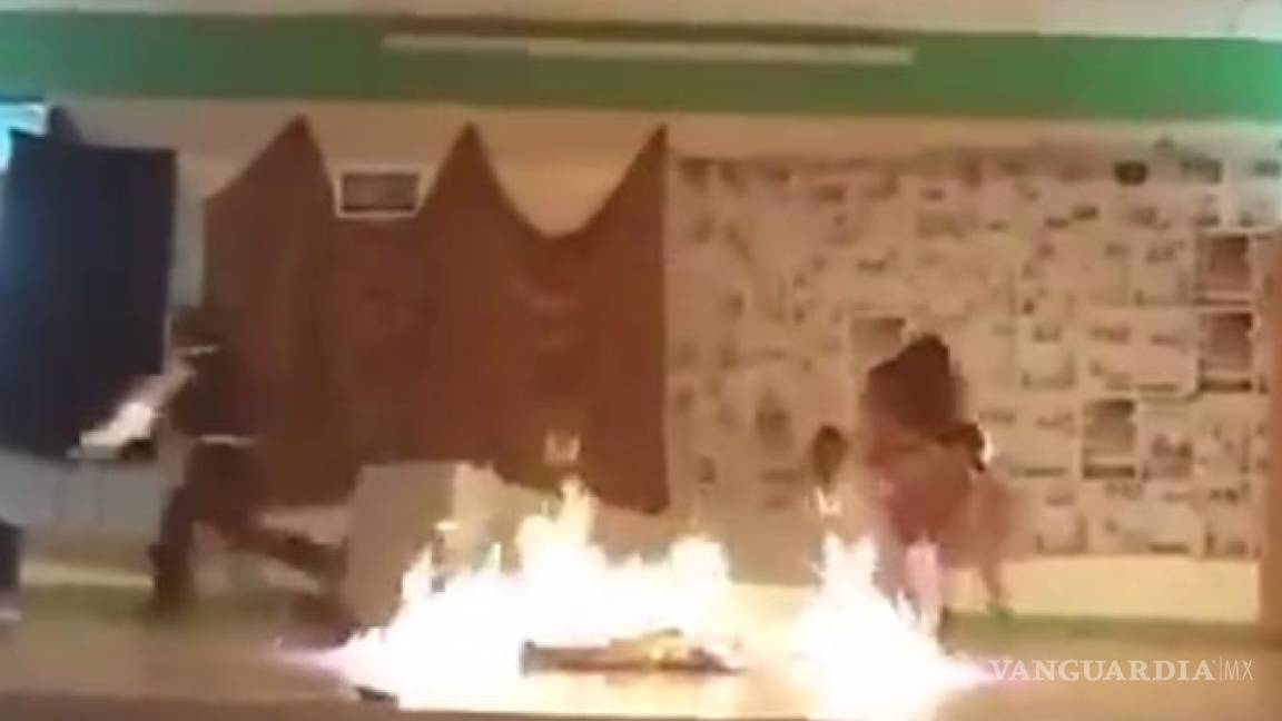 Alumnas arden en llamas durante una obra de teatro en Puebla