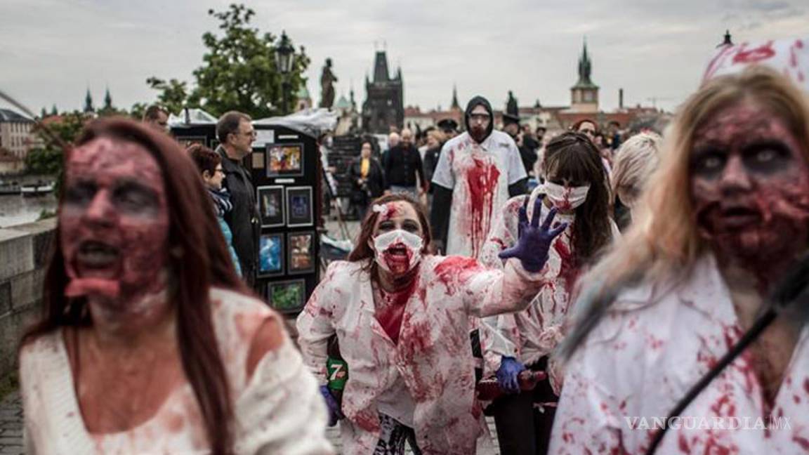 $!Zombies recorren Praga en homenaje a George A. Romero
