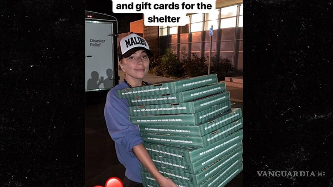 $!Lady Gaga se convierte en repartidora de pizza por una buena causa