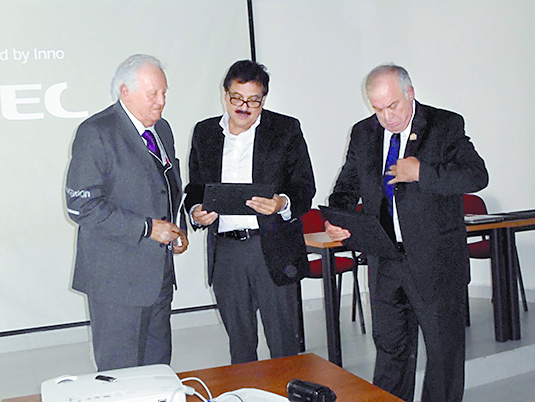 $!Reconocen la trayectoria de Arturo Berrueto González