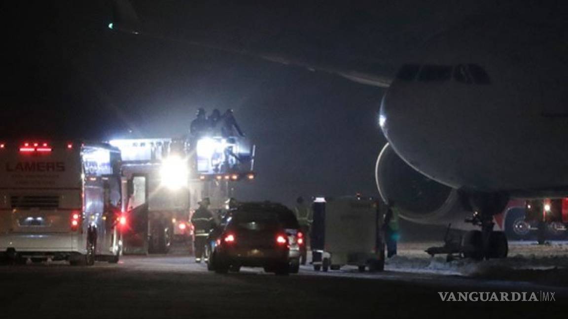 Avión de Vikingos de Minnesota se sale de pista y quedan horas atrapados